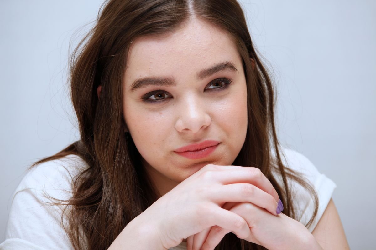 Hailee-steinfeld-at-pitch-perfect-2-press-conference-in-beverly-hills_3