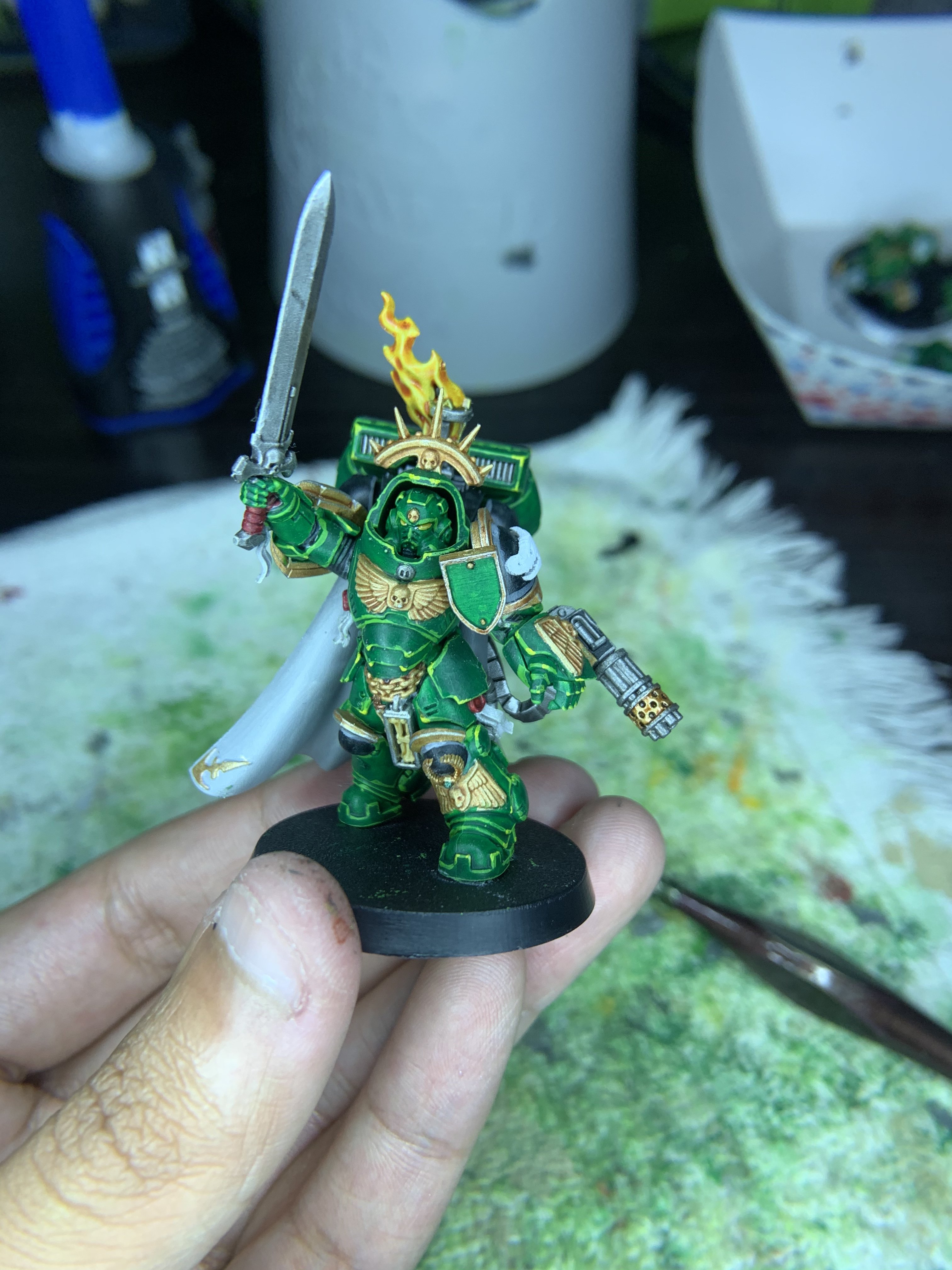 Mini 23: Primaris Captain (Gravis Armor): Salamander Chapter: Second Company (accessory’s)