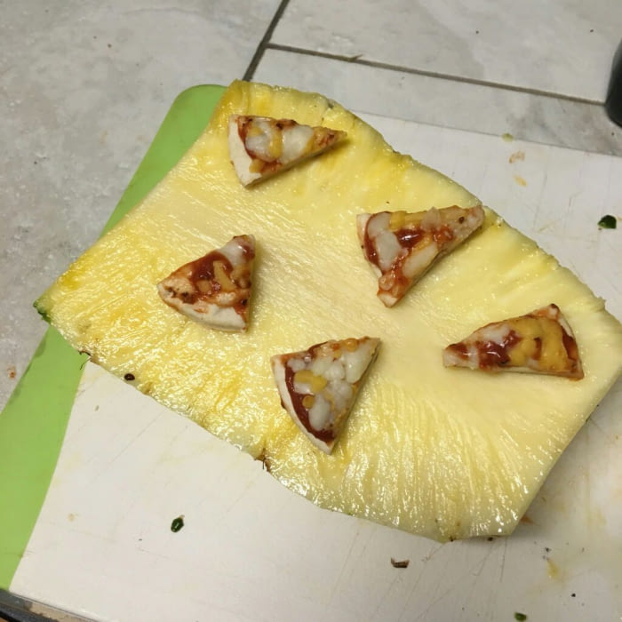 Pineapple pizza